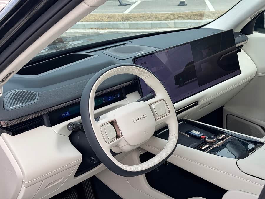 Lynk & Co 900 2025 car image #9