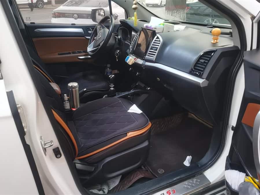 JAC 2015 #9 JAC 2015 car image #9