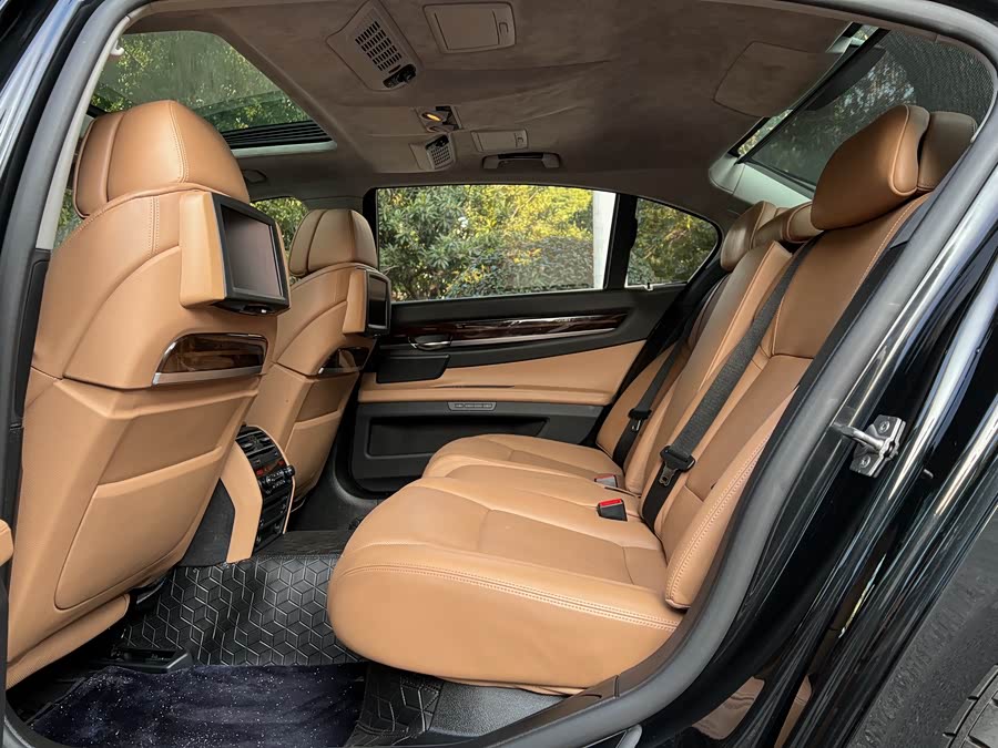 BMW 7 Series 2012 immagine di auto #9