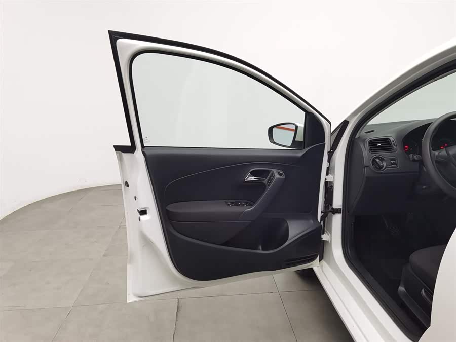 Volkswagen Polo 2018 car image #9