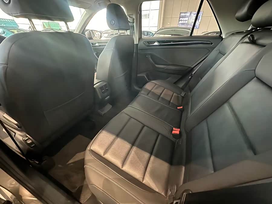 Volkswagen T-Roc 2020 car image #9