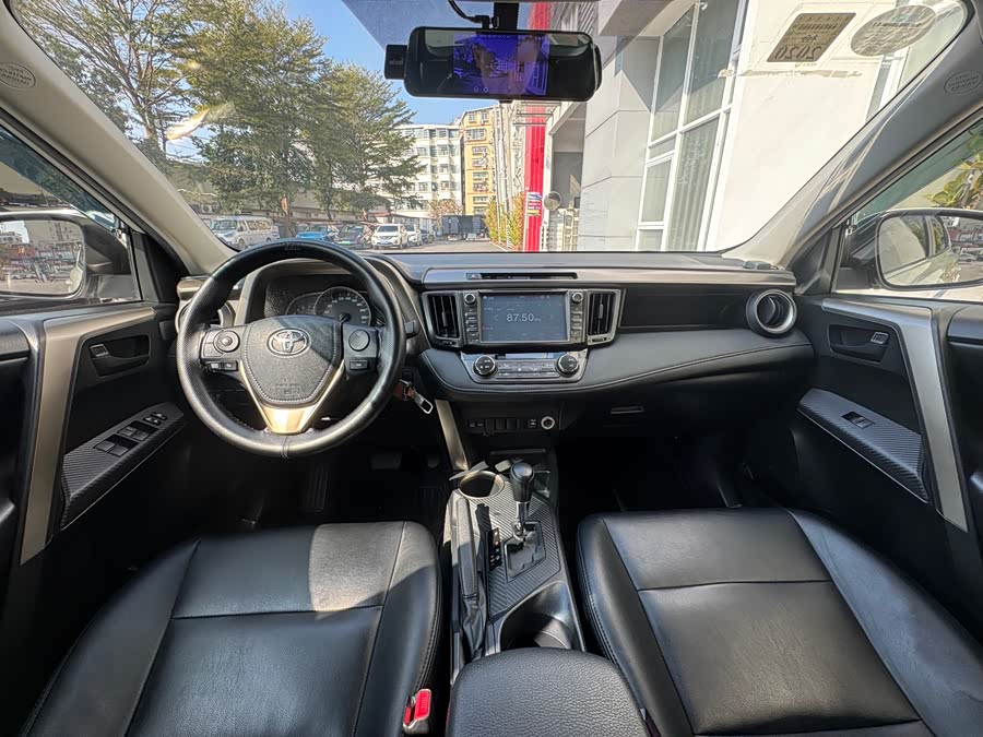 Toyota RAV4 2015 car image #9