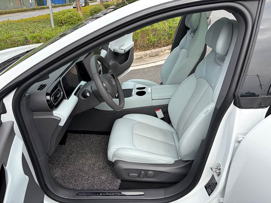 零跑汽车 零跑C01 2024 汽车图片 #9