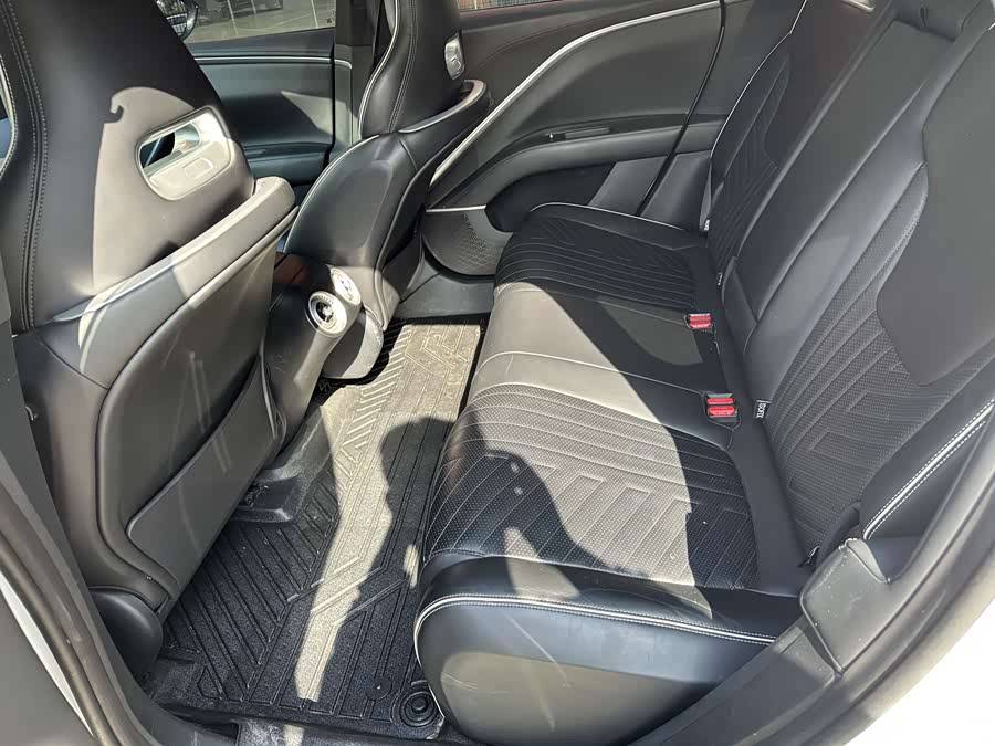 Avatr 11 2023 immagine di auto #9