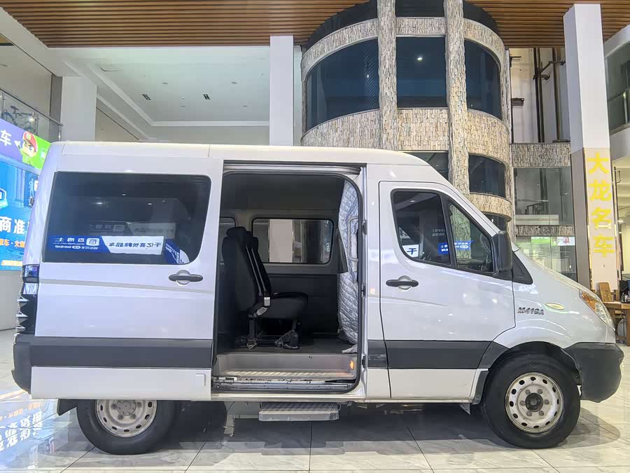 JAC 2018 #9 JAC 2018 car image #9