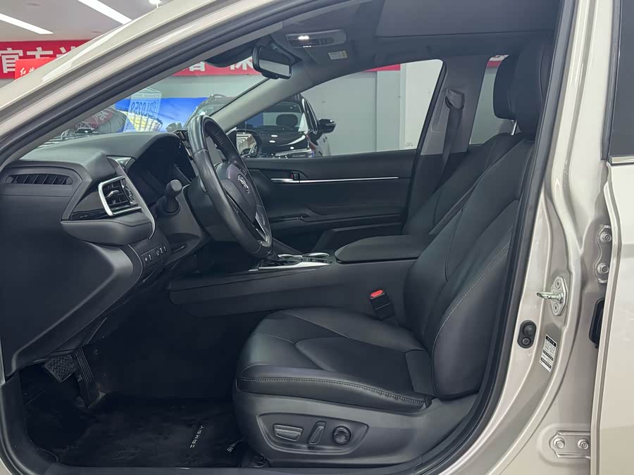 Toyota Camry 2021 immagine di auto #9