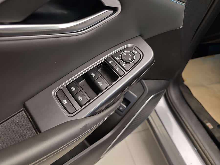 BYD SongL DM-i 2025 car image #9