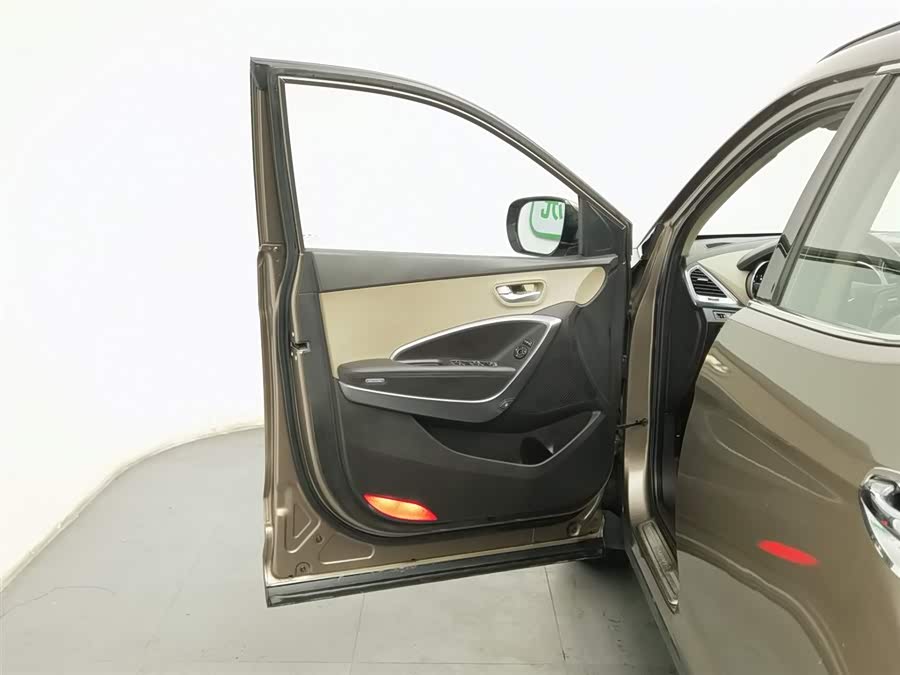 Hyundai Santa Fe 2014 car image #9