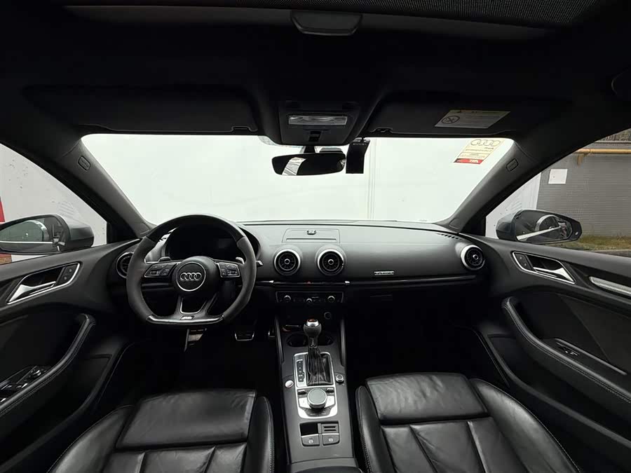 Audi RS 3 2018 immagine di auto #9