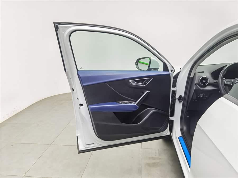 Audi Q2L e-tron 2021 immagine di auto #9