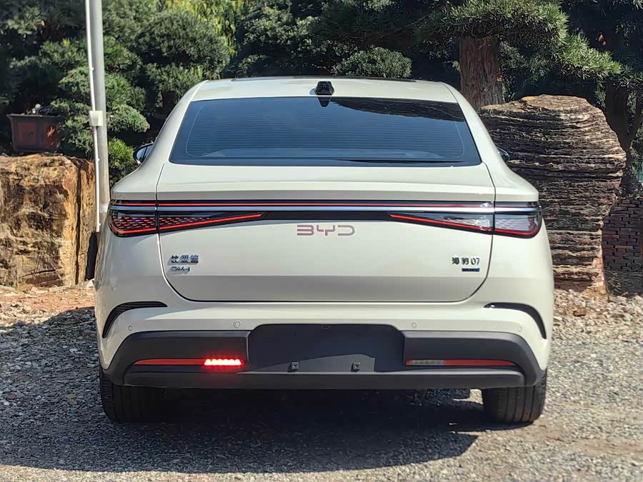 BYD Seal 07 DM-i 2025 immagine di auto #9