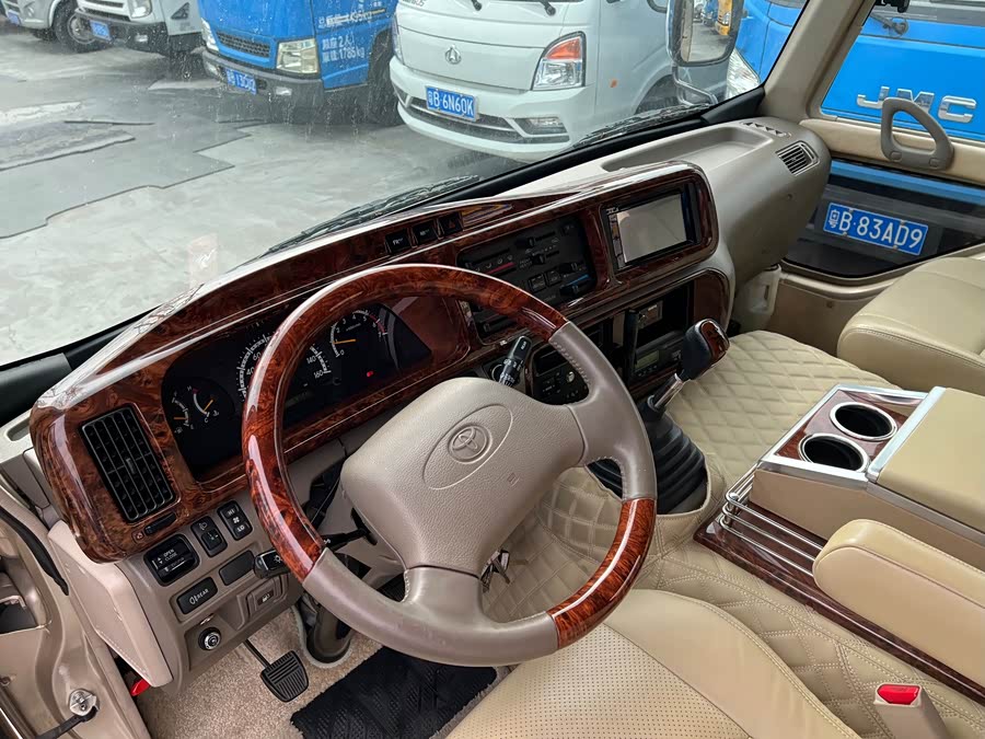 Toyota Coaster 2017 imagem de carro #9