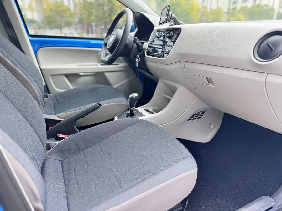 Volkswagen up! 2016 immagine di auto #9