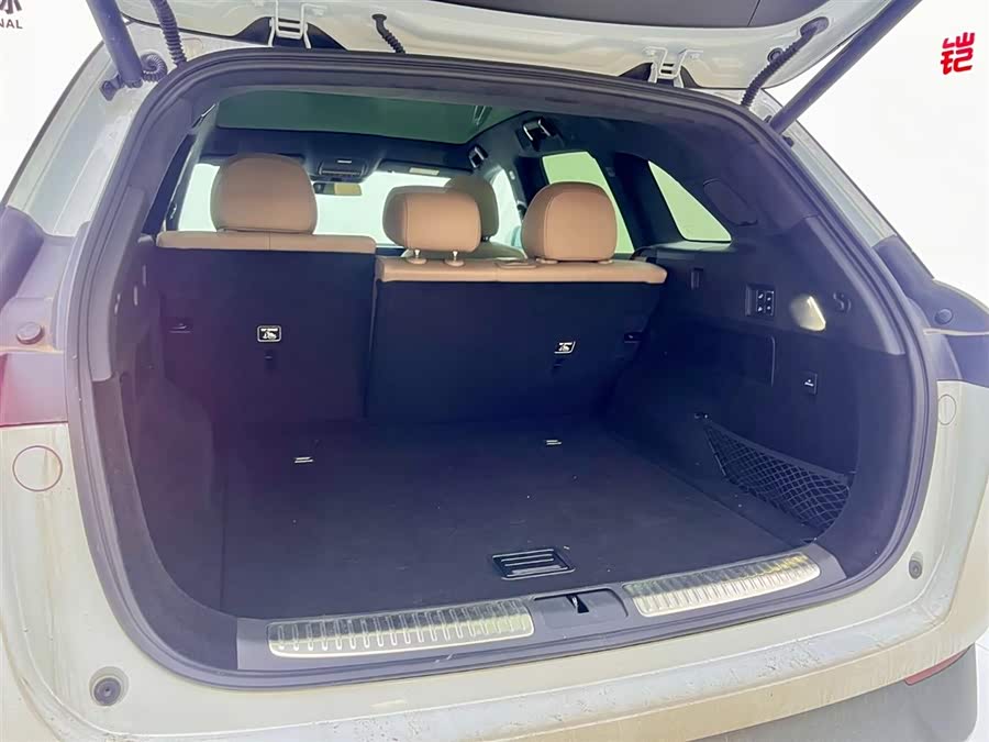 Xpeng G9 2025 صورة سيارة #9