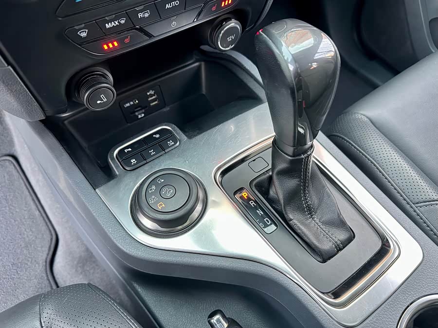 Ford Everest 2016 immagine di auto #9