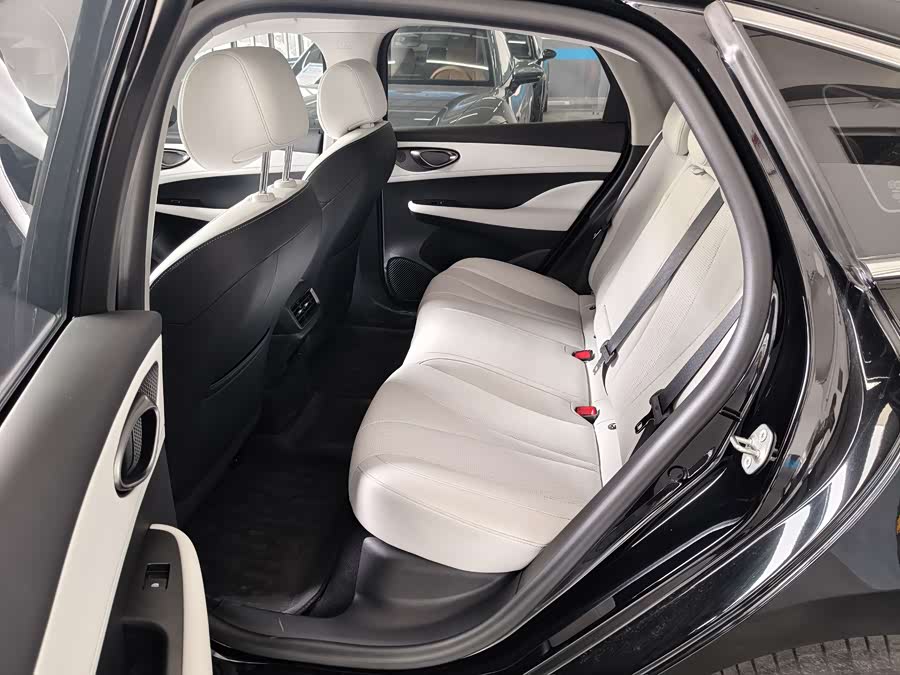 BYD Seal 05 DM-i 2025 car image #9