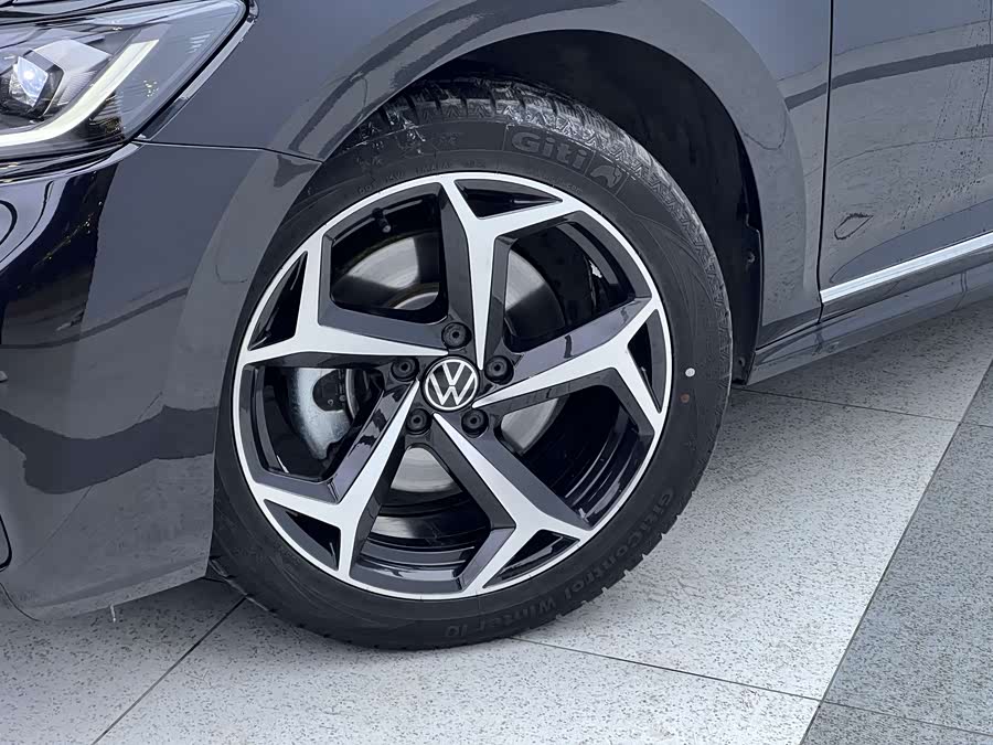 Volkswagen Passat 2024 immagine di auto #9