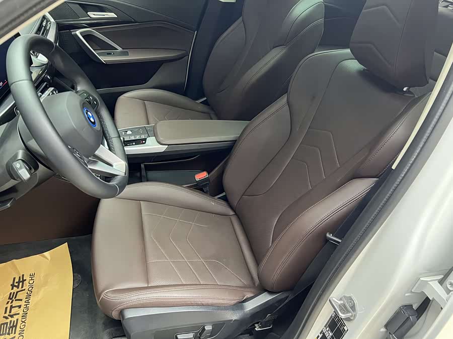 BMW iX1 2024 car image #9