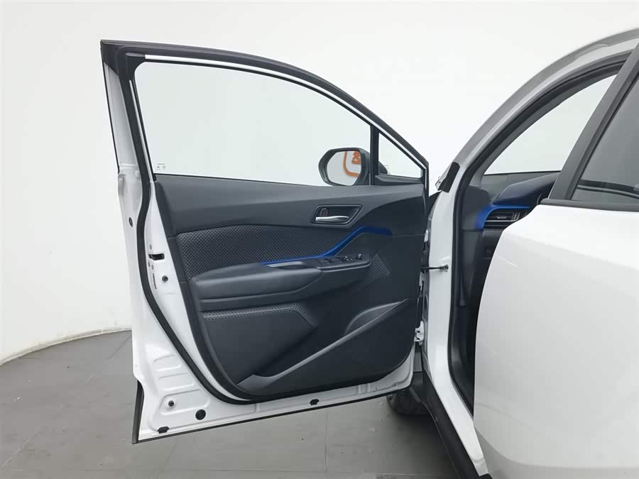 Toyota C-HR 2022 car image #9