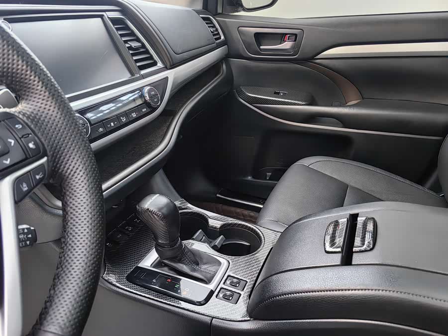 Toyota Highlander 2019 car image #9