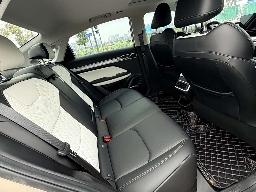 GEELY Emgrand L 2022 immagine di auto #9