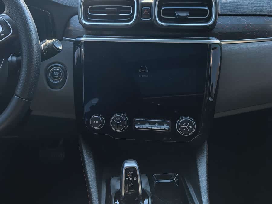Lynk & Co 02 2019 #9 Lynk & Co 02 2019 car image #9