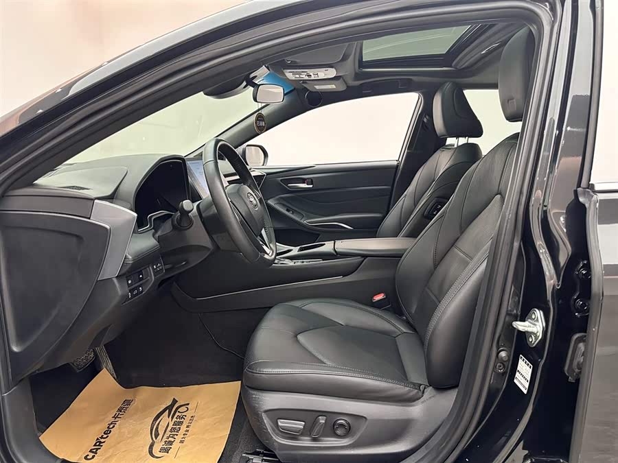 Toyota Avalon 2023 car image #9