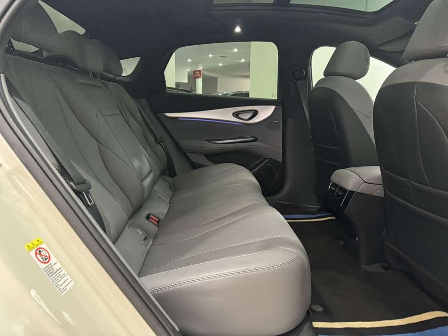 BYD Seal 07 DM-i 2025 car image #9