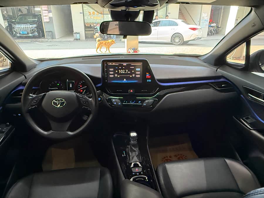 Toyota C-HR 2020 car image #9