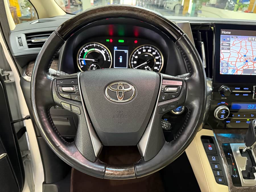 Toyota Alphard 2022 car image #9