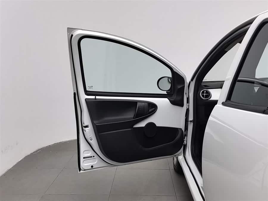 BYD e1 2020 #9 BYD e1 2020 car image #9