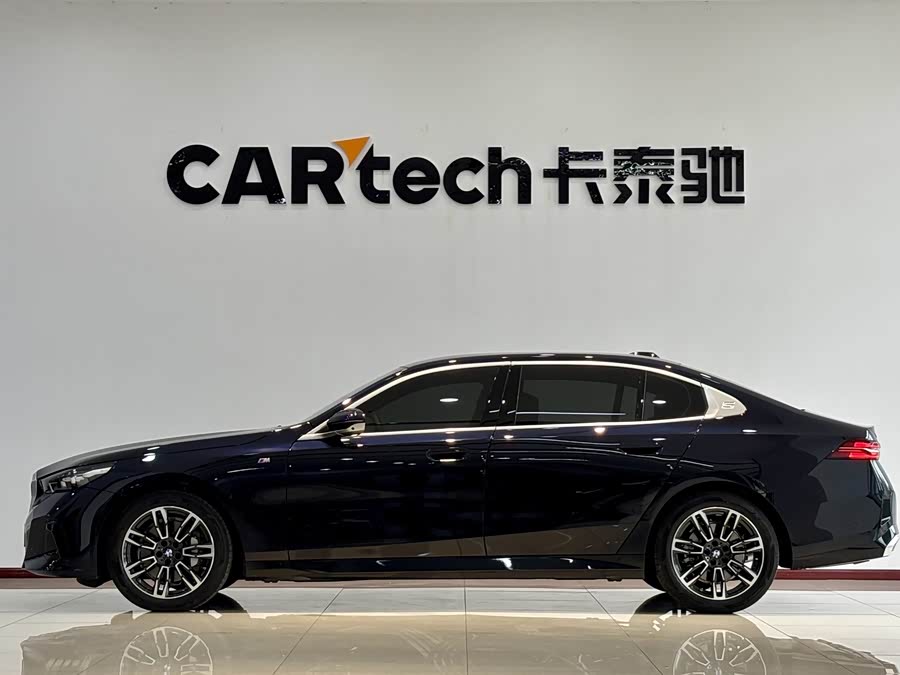 BMW 5 Series 2025 car image #9