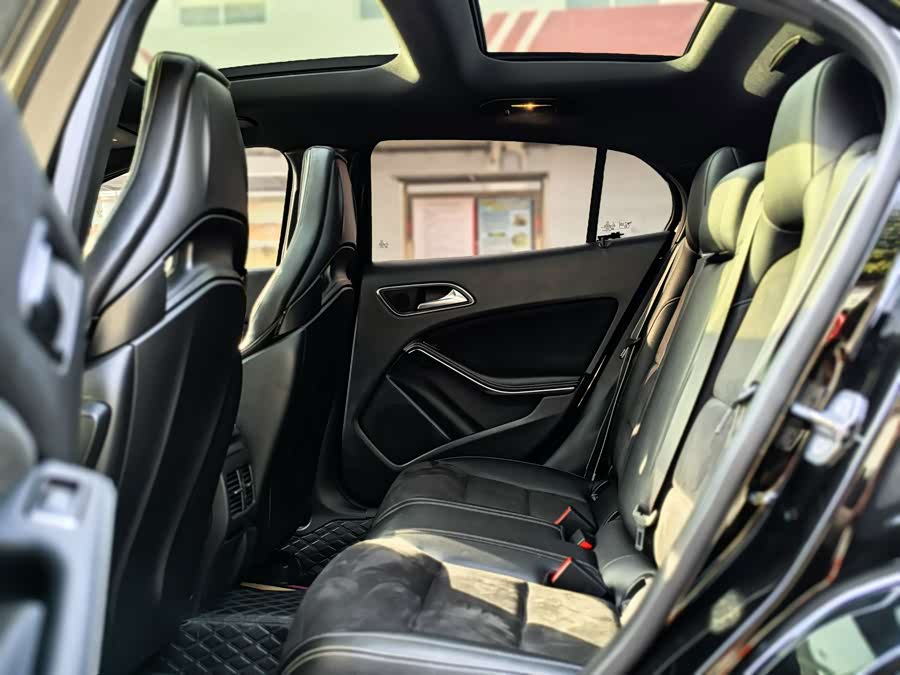 Mercedes-Benz GLA AMG 2018 car image #9