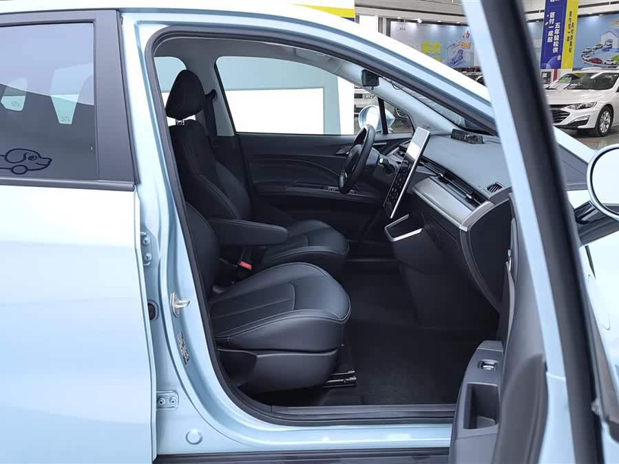 哪吒汽车 哪吒V 2022 #9 哪吒汽车 哪吒V 2022 汽车图片 #9