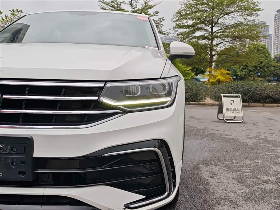 Volkswagen Tiguan L 2021 car image #9