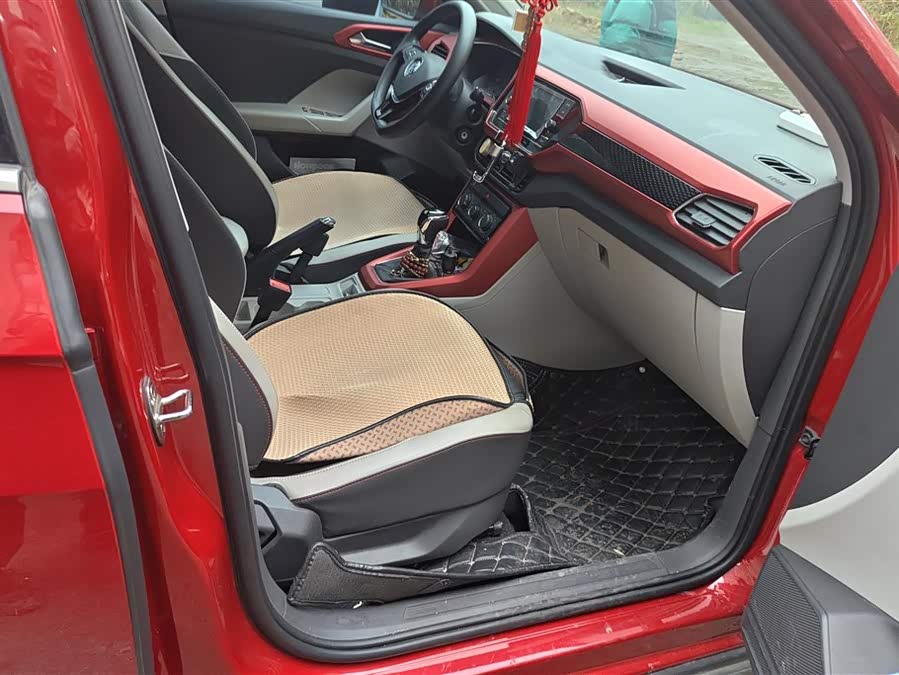 Volkswagen T-Cross 2020 car image #9