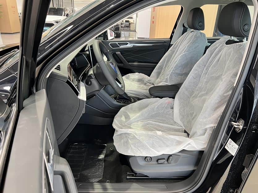 Volkswagen Tiguan L New Energy 2025 صورة سيارة #9