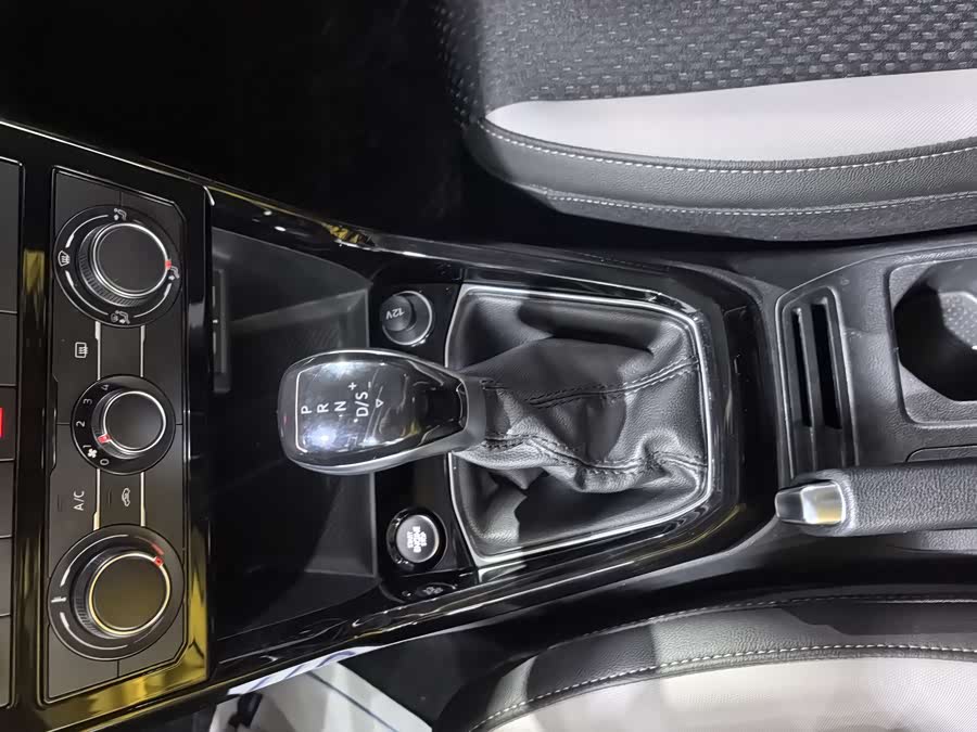 Volkswagen Tacqua 2021 car image #9