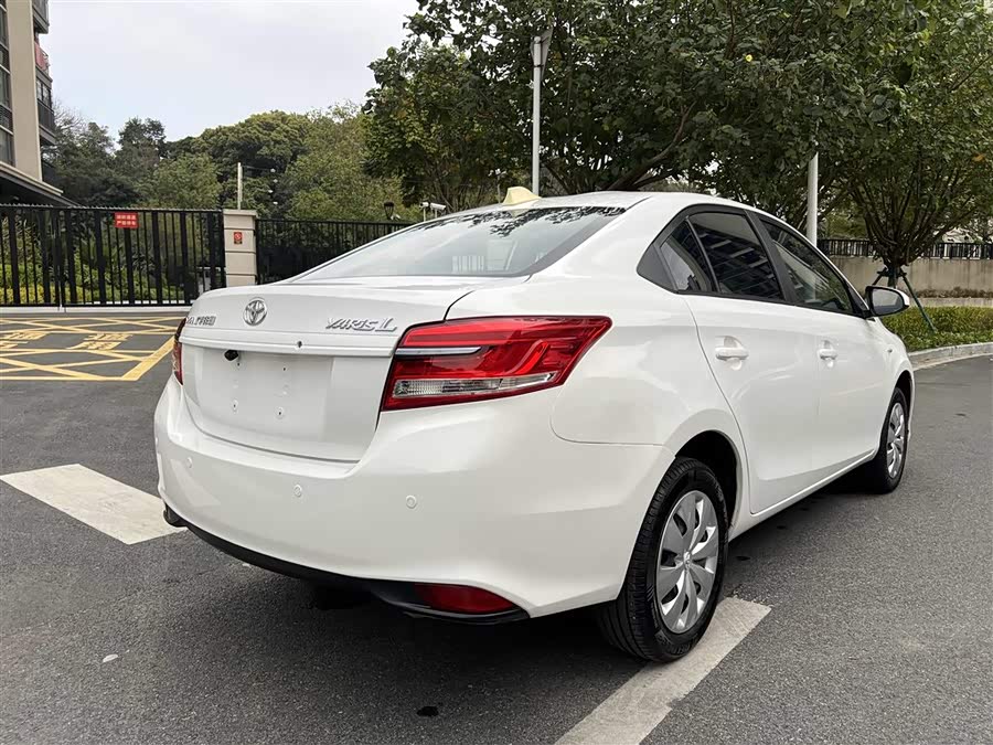 Toyota Yaris L Zhixiang 2022 صورة سيارة #9