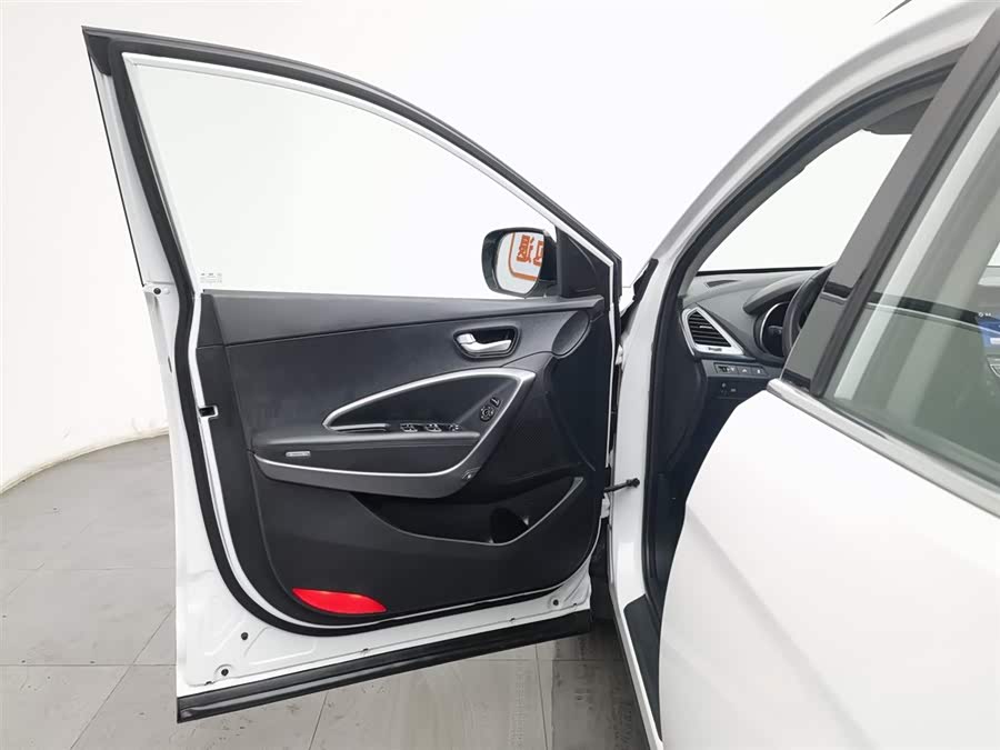 Hyundai Santa Fe 2014 car image #9