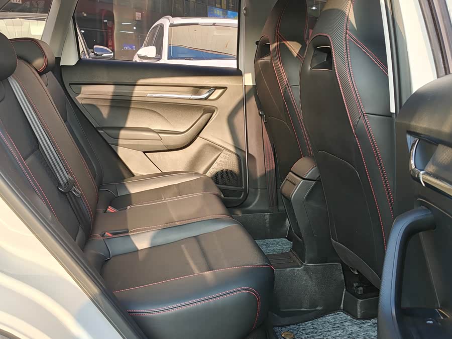 Skoda Kamiq 2021 изображение автомобиля #9