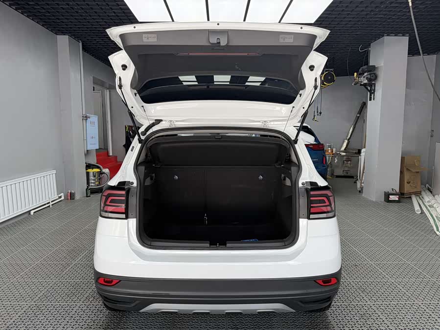 Volkswagen T-Cross 2022 car image #9