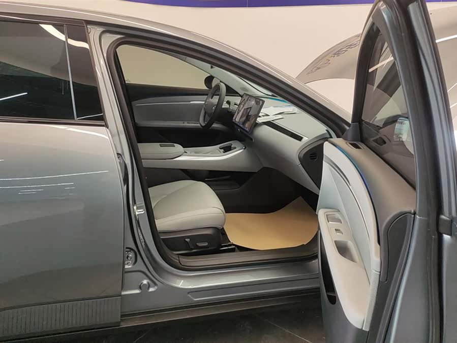 Xpeng 2025 car image #9