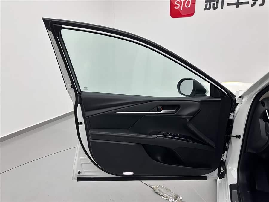 Toyota Camry 2025 صورة سيارة #9