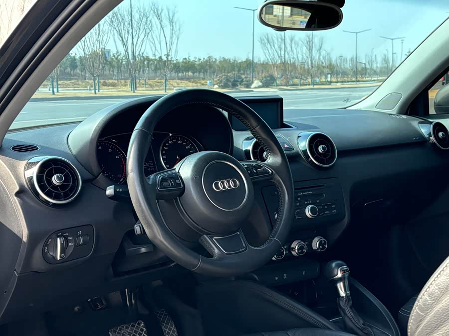 Audi A1 2014 car image #9