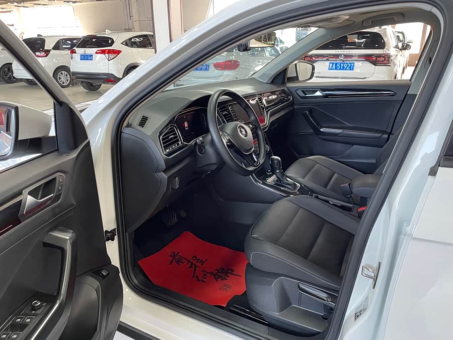 Volkswagen T-Roc 2022 car image #9
