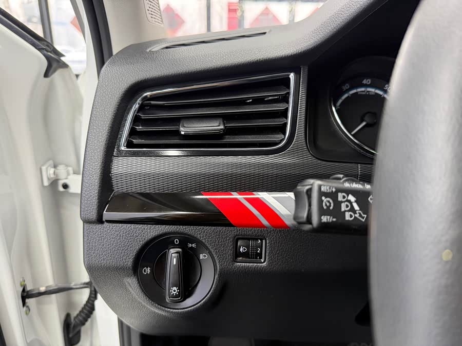 Skoda Kamiq 2022 imagem de carro #9