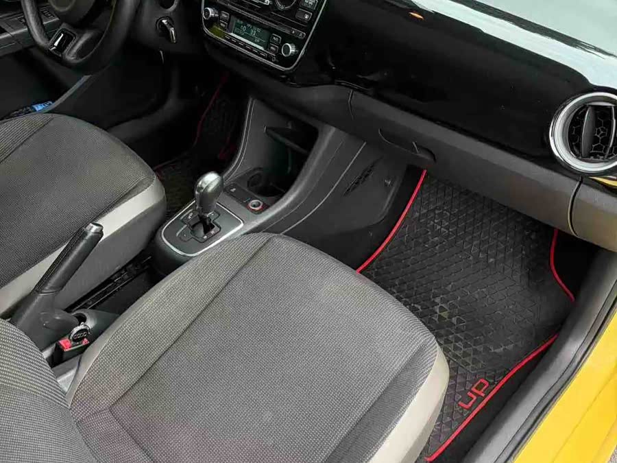 Volkswagen up! 2015 car image #9