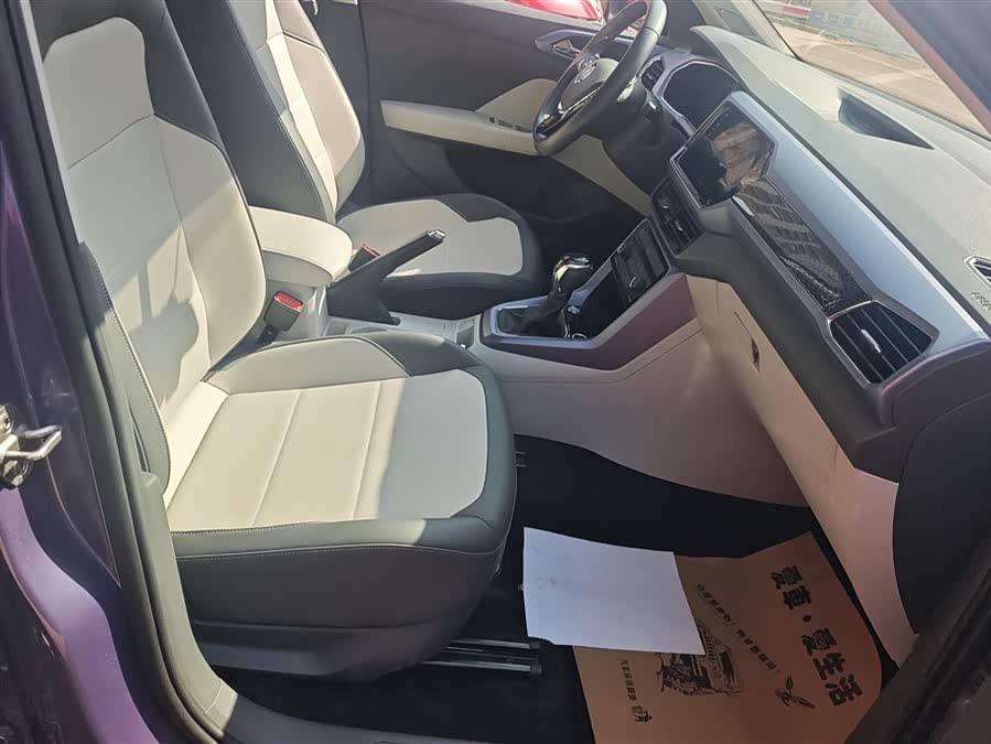 Volkswagen T-Cross 2019 car image #9