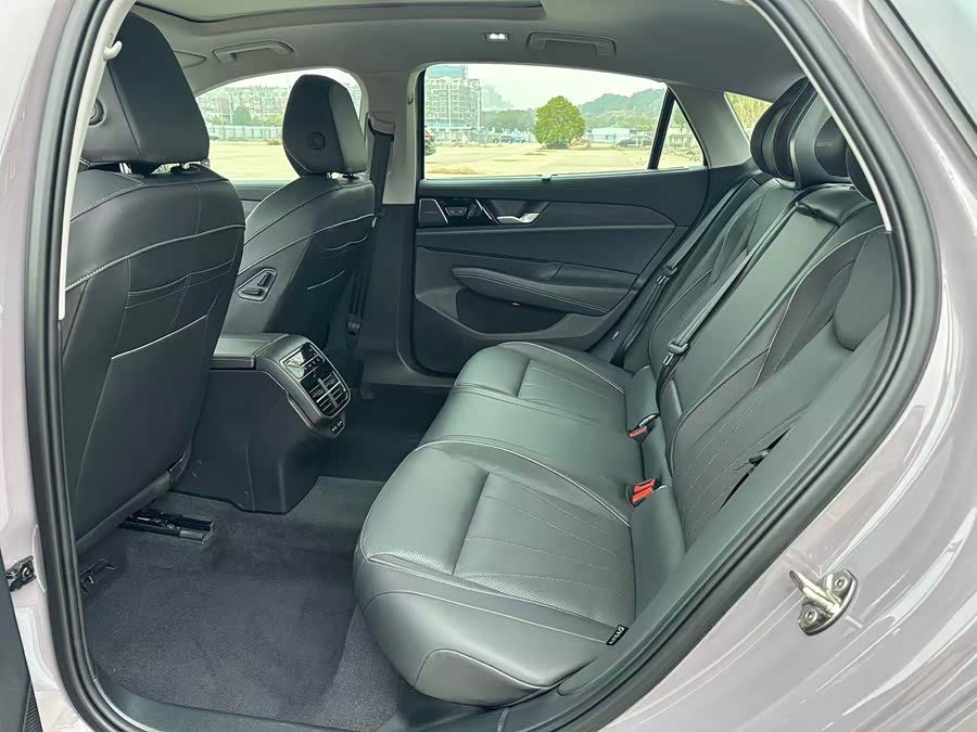 Volkswagen Passat 2024 car image #9